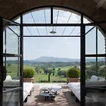 Villa Il Mandorlo By Boutique Luxury In Umbria Gioiella