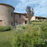 Il Mandorlo By Boutique Luxury In Umbria Villa