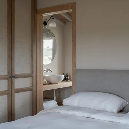 Villa Il Mandorlo By Boutique Luxury In Umbria Gioiella