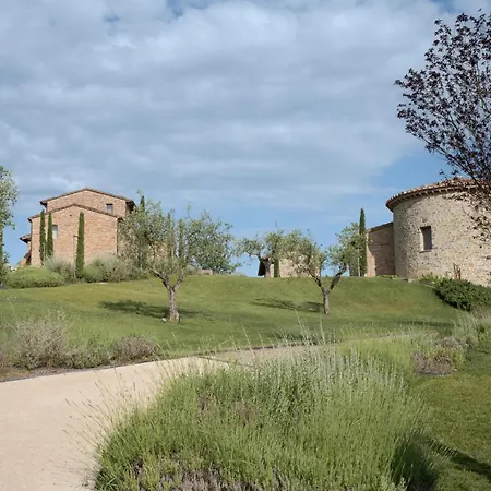 Il Mandorlo By Boutique Luxury In Umbria Villa