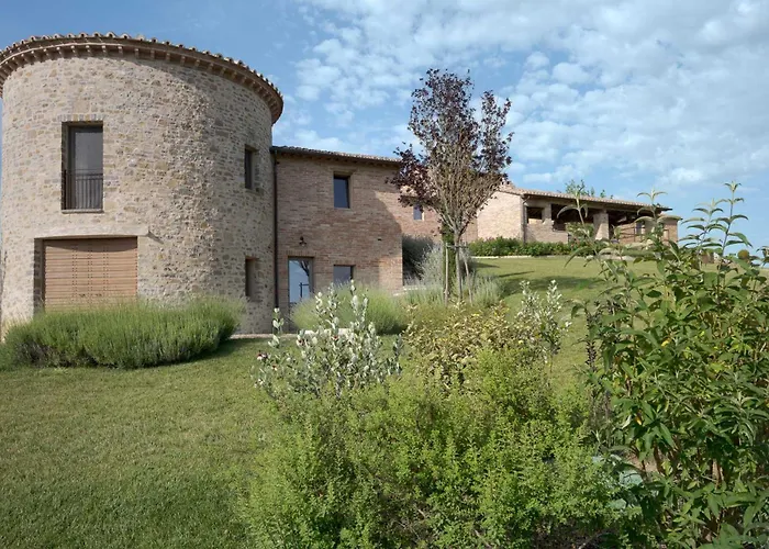Il Mandorlo By Boutique Luxury In Umbria Villa