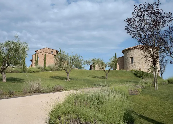 Il Mandorlo By Boutique Luxury In Umbria Villa